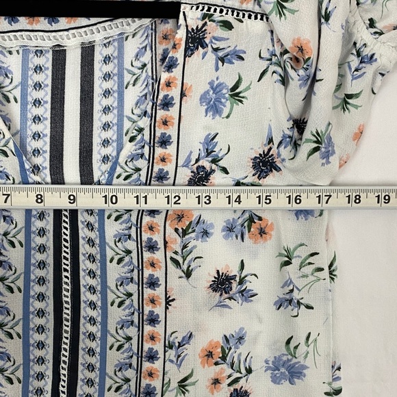 Lucky Brand Floral Blouse Blue and White Popover Size Medium - Picture 5 of 8